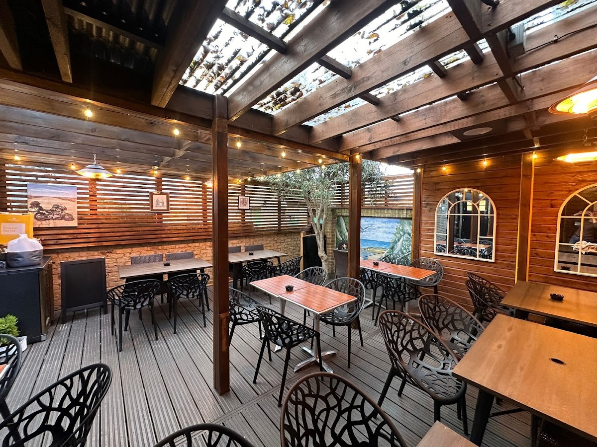 Gloria's Lounge & Cafe